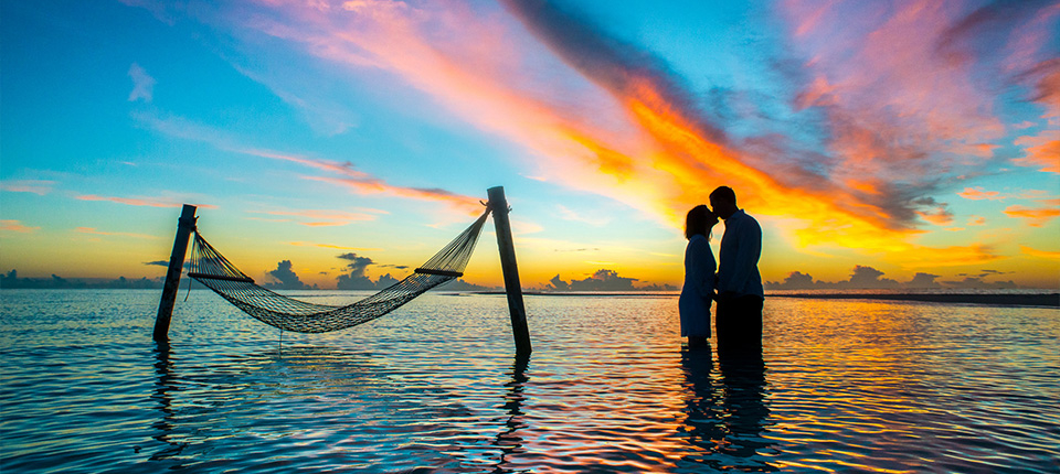 honeymoondesigner-online-reiseberatung-strandurlaub-malediven-sonnenuntergang honeymoondesigner Hochzeitsreisen Strandurlaub Malediven Sonnenuntergang